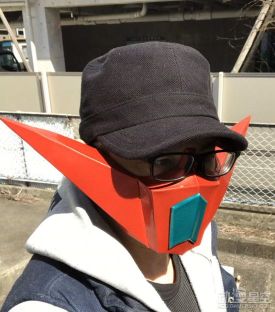 日本宅男制作高达口罩 有勇气戴出门效果超吸睛