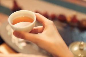 喝参汤不如饮茶先！最新研究表明饮茶或咖啡或可降低中风和痴呆风险