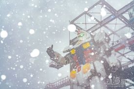 横滨实物大高达雪景美照 风雪中启动别样浪漫